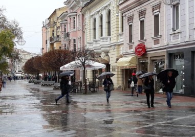 Облачно с чести краткотрайни валежи ще бъде времето в Пловдив