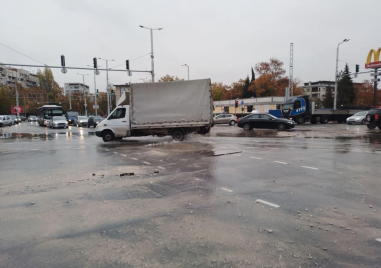 Голяма ВиК авария е станала на голямо кръстовище в Пловдив