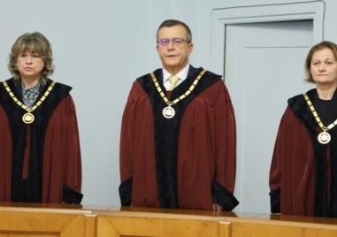 Трима нови конституционни съдии положиха клетва в четвъртък Това са