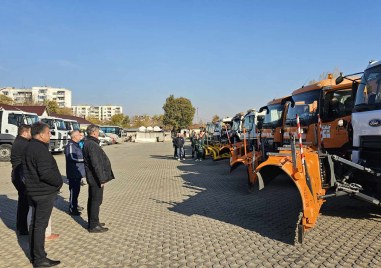 Пловдив вече се готви за първия снеговалеж 89 са машините