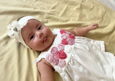 Шест месеца след като на света се появява дълго чаканата