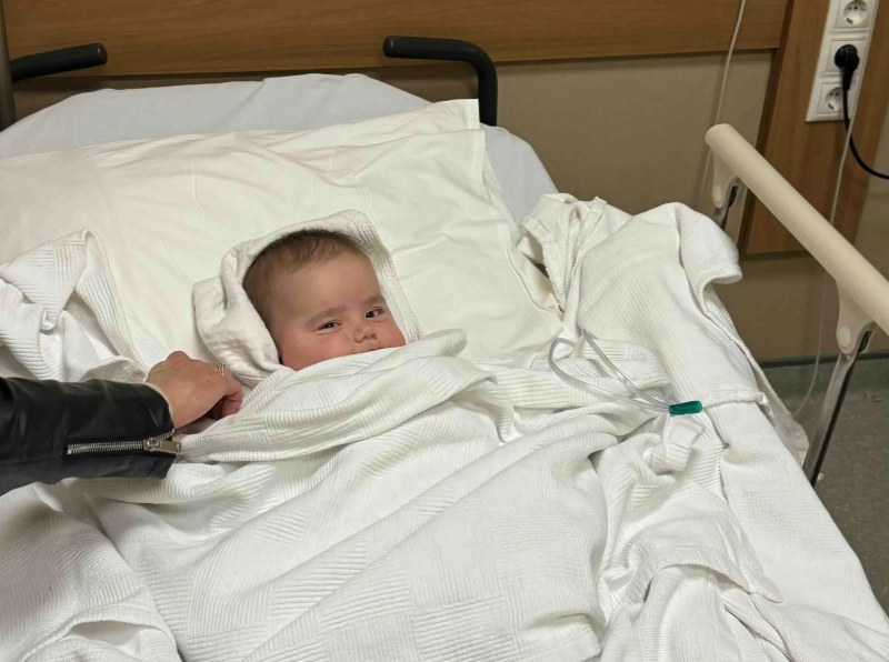 Шест месеца, след като на света се появява дълго чаканата