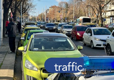 Таксиметровият бранш отново излезе на протест по улиците на Пловдив