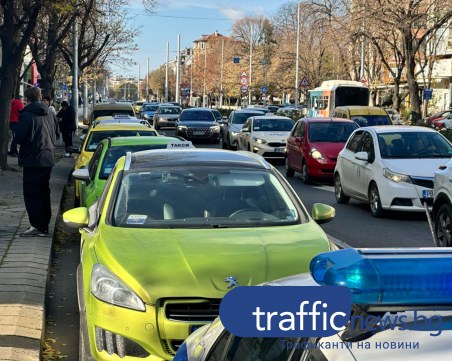 Таксиметровият бранш се кани за още по-големи протести, ако „гласът” им не бъде чут