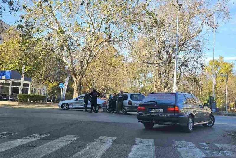 Две коли се помляха до пловдивски прелез