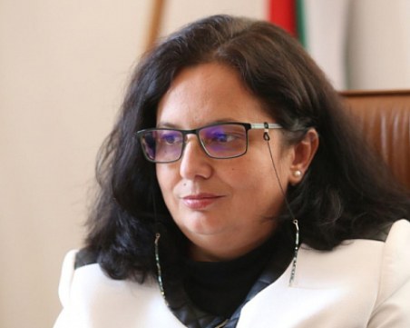 Служебният министър на правосъдието Мария Павлова ще връчи един от призовете на Благотворителния бал на юристите