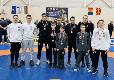 Борците на Локомотив направиха силни представяне на турнири в Петрич