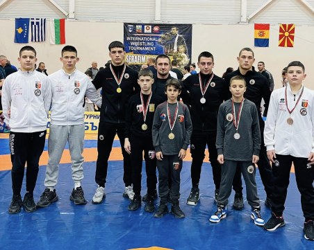 Борците на Локомотив с медали от турнири в Петрич и Самоков