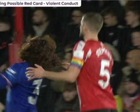 Култово! Изгониха играч на Саутпямптън, след като оскуба Кукурея