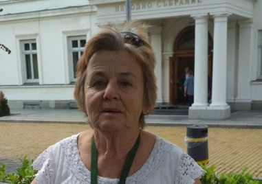 Мъжът нападнал гол и с нож в ръка тенис легендата