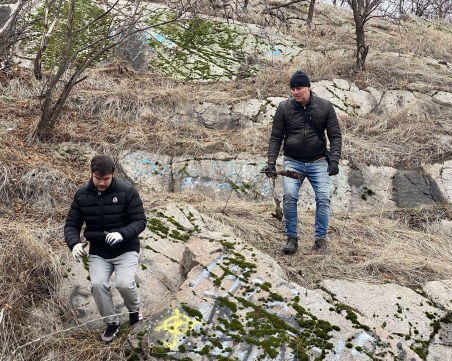 Диригент и адвокат работят извънредно като градинари на Сахат тепе