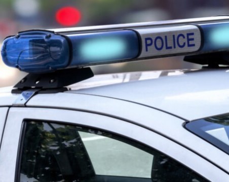 Шофьор без книжка заседна в канавка, докато бяга от полицията