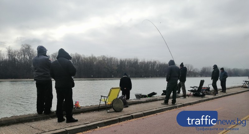 Риболов на Гребната преди Никулден! Пловдивчани разпънаха въдиците на шаран и бял амур