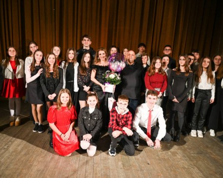 Поетичен рецитал на ученици събра почитателите на поезията във Военния клуб в Пловдив