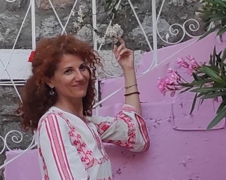 Служителката, водила курсове по тантрични секс практики, си тръгна от район „Северен”