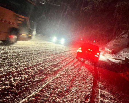 Обилен снеговалеж на прохода 