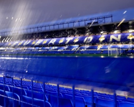 Отложиха последното дерби между Евертън и Ливърпул на 