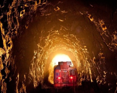 Спасиха 150 миньори, принуждавани да работят в изоставена златна мина