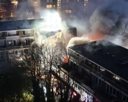 Срути се жилищен блок в Хага, издирват хора под руините