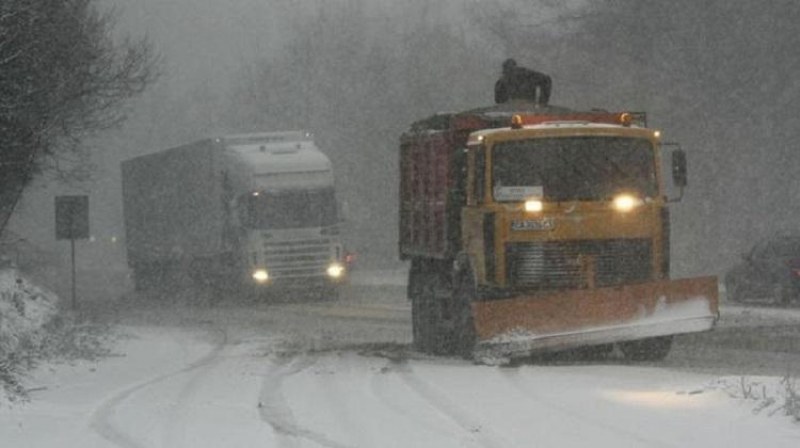 Ограничават движението през Троянския проход заради обилен снеговалеж