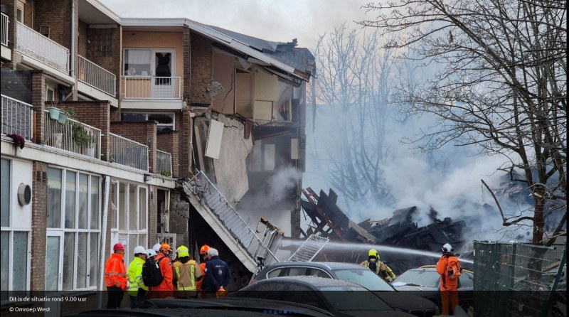 Триетажен жилищен блок в Хага се срути частично в събота