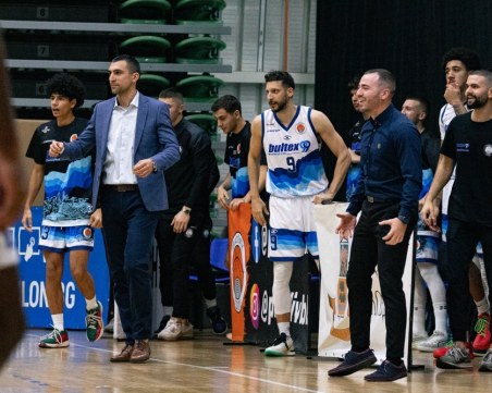 Академик разгроми Миньор и остана непобедем у дома