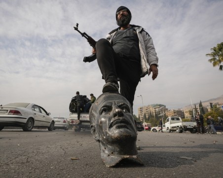 Пътят към властта: Кои са бунтовниците, които събориха Асад?