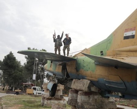 Сирийските бунтовници влязоха в президентския дворец в Дамаск