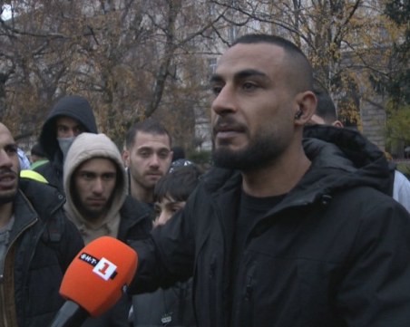 Спонтанни празненства на сирийците в София след падането на Асад