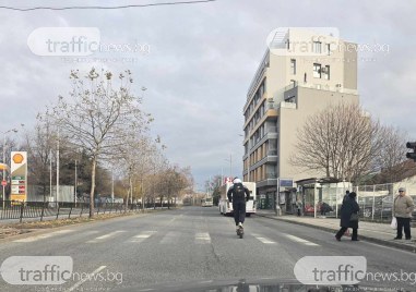 Мъж на електрическа тротинетка бе заснет да се движи със