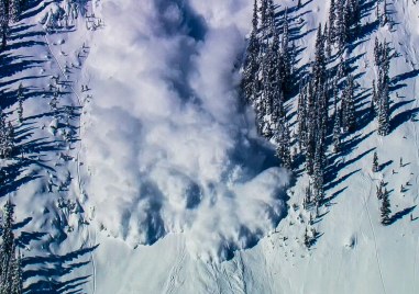 С натрупването на сняг в планините през последните седмици се