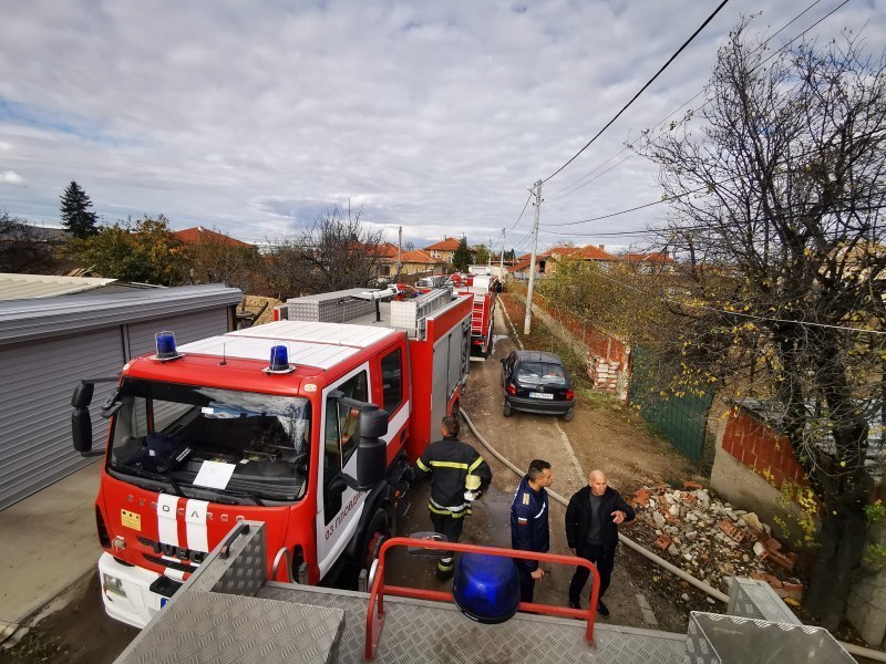 Трима са пострадали при пожари в страната, сред тях и 23-годишна