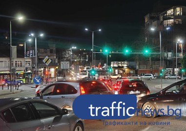 Движението в Смирненски е блокирано колите едва пъплят а изнервени