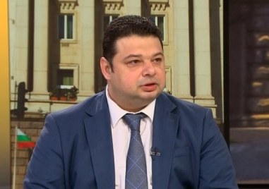 Има нарушение на Конституцията при решението на президента Румен Радев