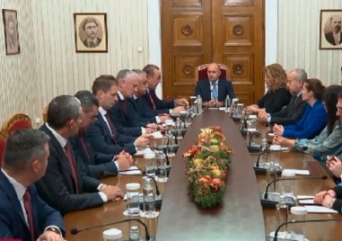 Вашата партия преминава през труден период но считам че с