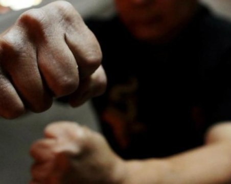 Двама се сбиха на улица в Асеновград, задържа е 22-годишен