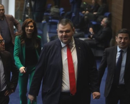 Пеевски: Радев се изнерви като малко момче, че няма да отида при него