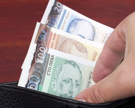 Средният осигурителен доход у нас за октомври е 1666 лева