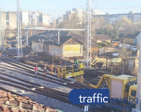 Влак увреди контактната мрежа под Бетонния мост – машинистът забравил да свали пантографа