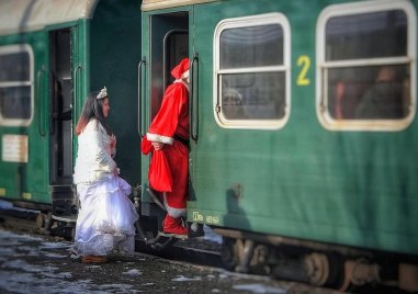 Дядо Коледа и Снежанка ще пътуват в Родопската теснолинейка където