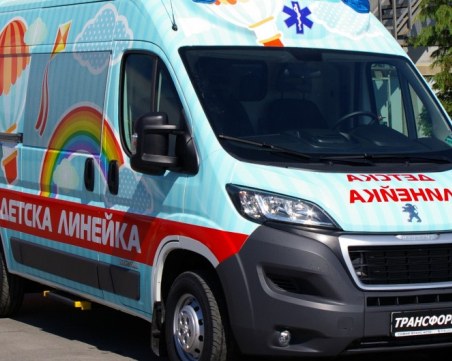 Дете на 1 година почина в линейка, родителите му обвиняват медиците