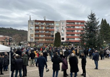 Жители на Белово излязоха на протест срещу опитите да бъде