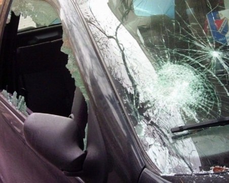 Пловдивчанин потроши чужда кола