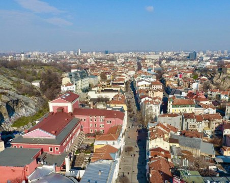 Температурите в Пловдив се понижават, но остава топло за сезона