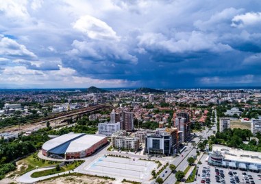 В сутрешните часове в низините главно в източната половина от