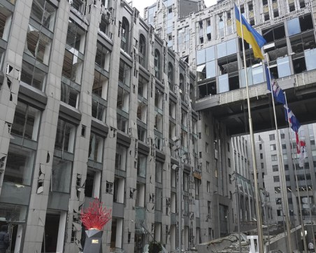 Ракетна атака нанесе щети на шест посолства в Киев