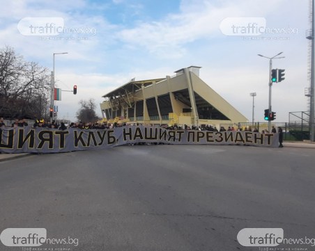 Служителите на Ботев затвориха Коматевско шосе в протест за Зингаревич