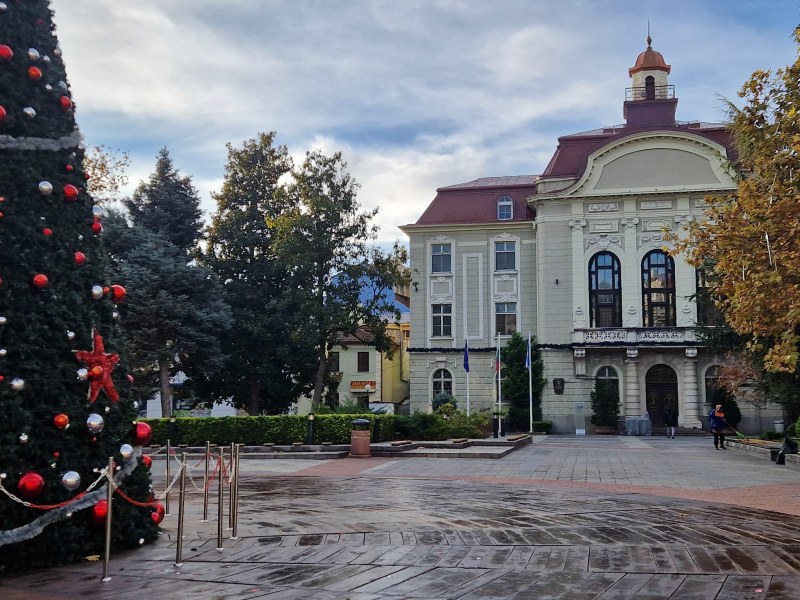 Промени в работното време на касите на Данъчното и Общината