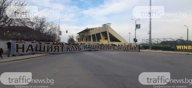 Служителите на Ботев затвориха Коматевско шосе в протест за Зингаревич