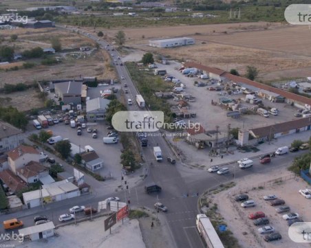 Махат маркировката на пътя Коматево-Първенец, слагат знаци по трасето